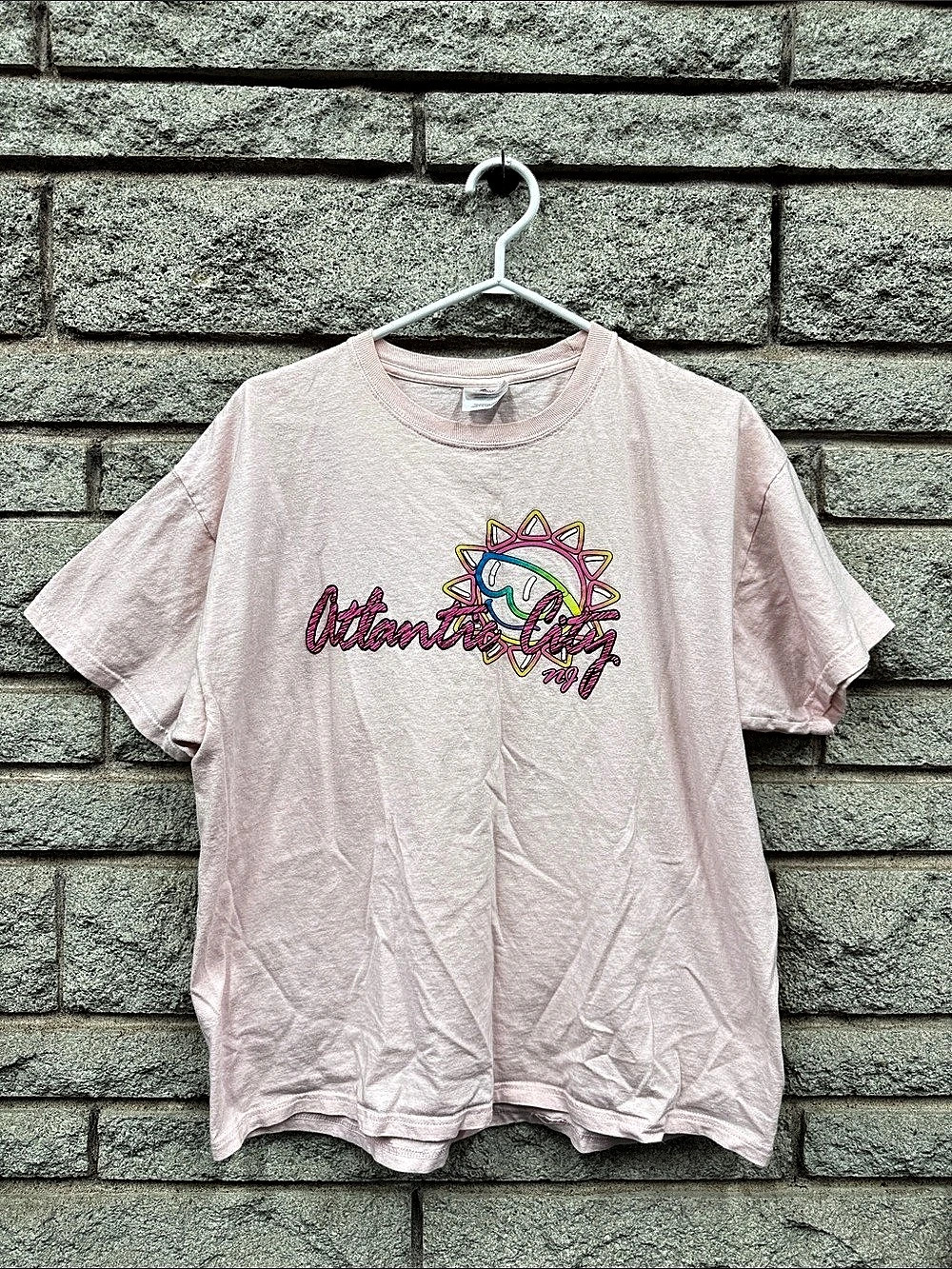 Vintage Style Atlantic City NJ Neon Sun Graphic T-Shirt Pink Hanes XL
